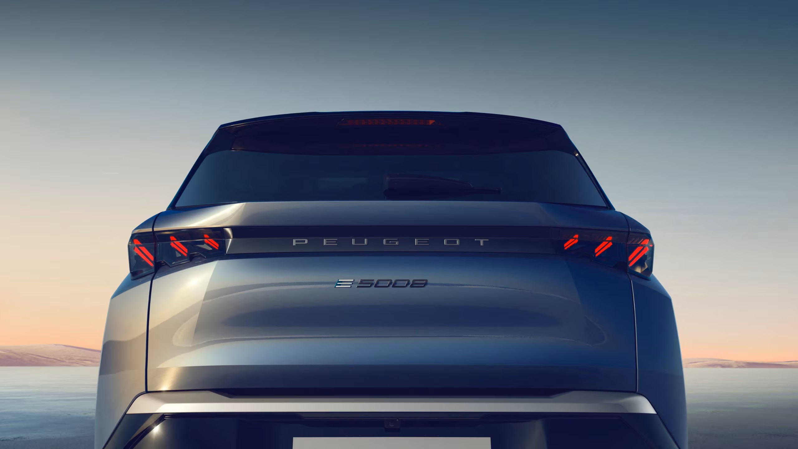 Peugeot 5008 rear view